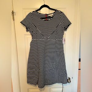 Jessica Simpson Maternity Dress size Large Black and White with Red zip